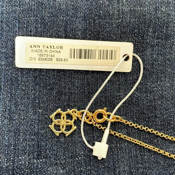 🆕ANN TAYLOR Seashell Neclace - Picture 2 of 4